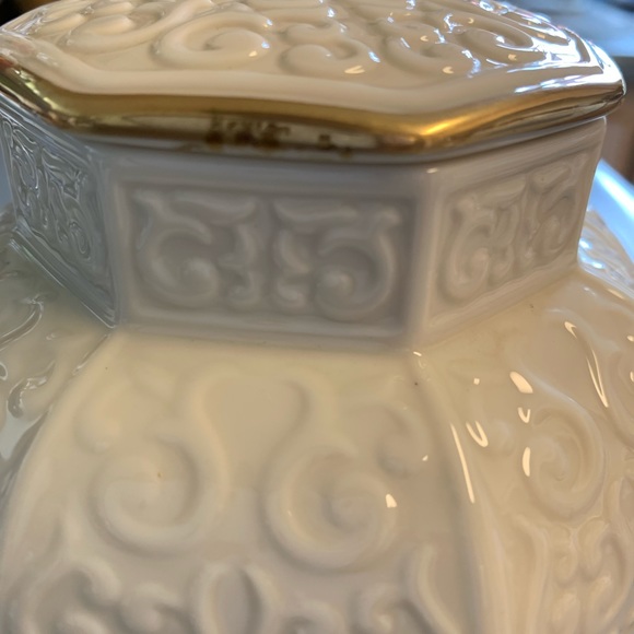 VINTAGE•Lenox jar with 24k gold trim lid - Picture 6 of 6